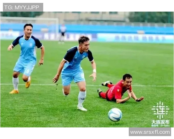 大连万达足球队奋勇争先力争联赛冠军展现团队精神与拼搏精神